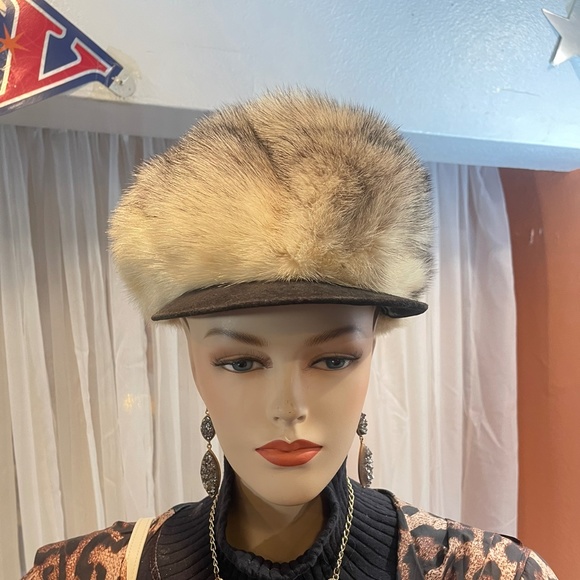 Fur Apple Cape - Picture 4 of 5